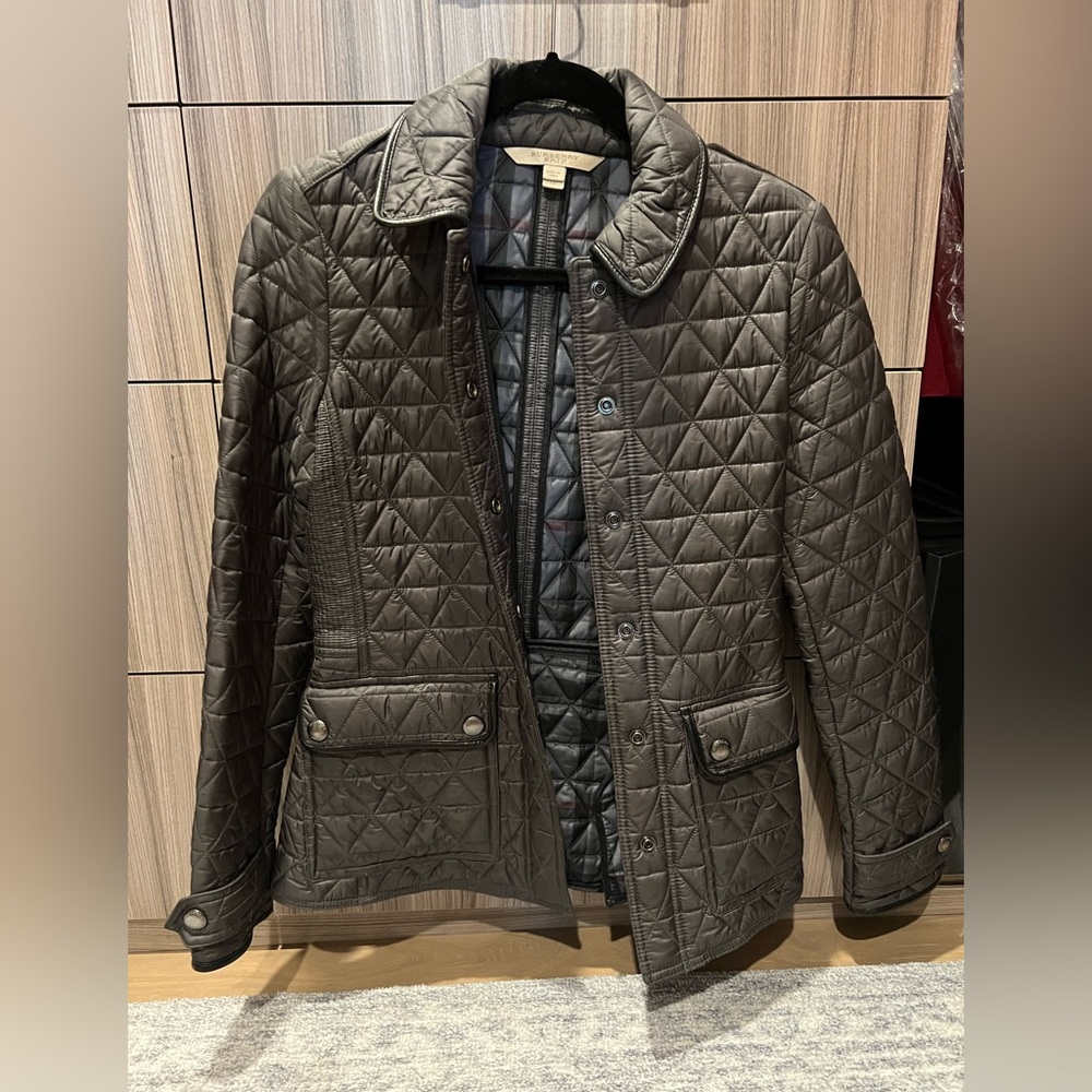 Women’s Burberry coat size XS. Dark grey.